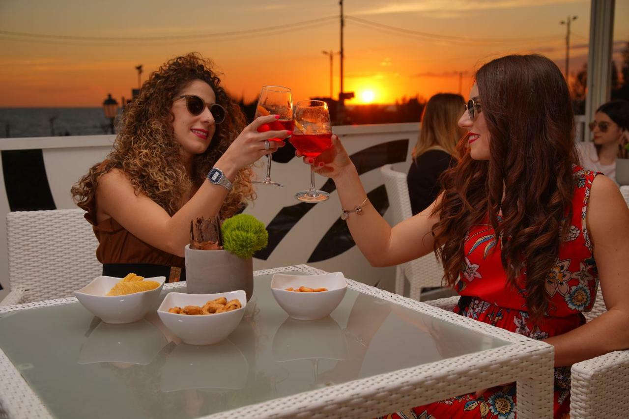 Piccadilly Rooms Restaurant And Beach Santa Maria al Bagno Exterior photo